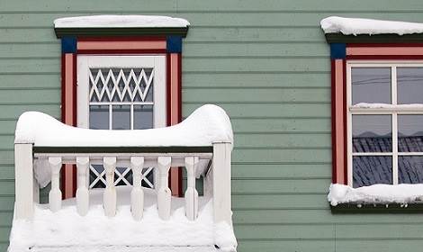 winterschilder in de sneeuw